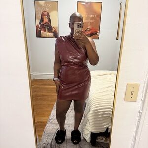 PrettyLittleThing One-Shoulder Textured Dress in Deep Red